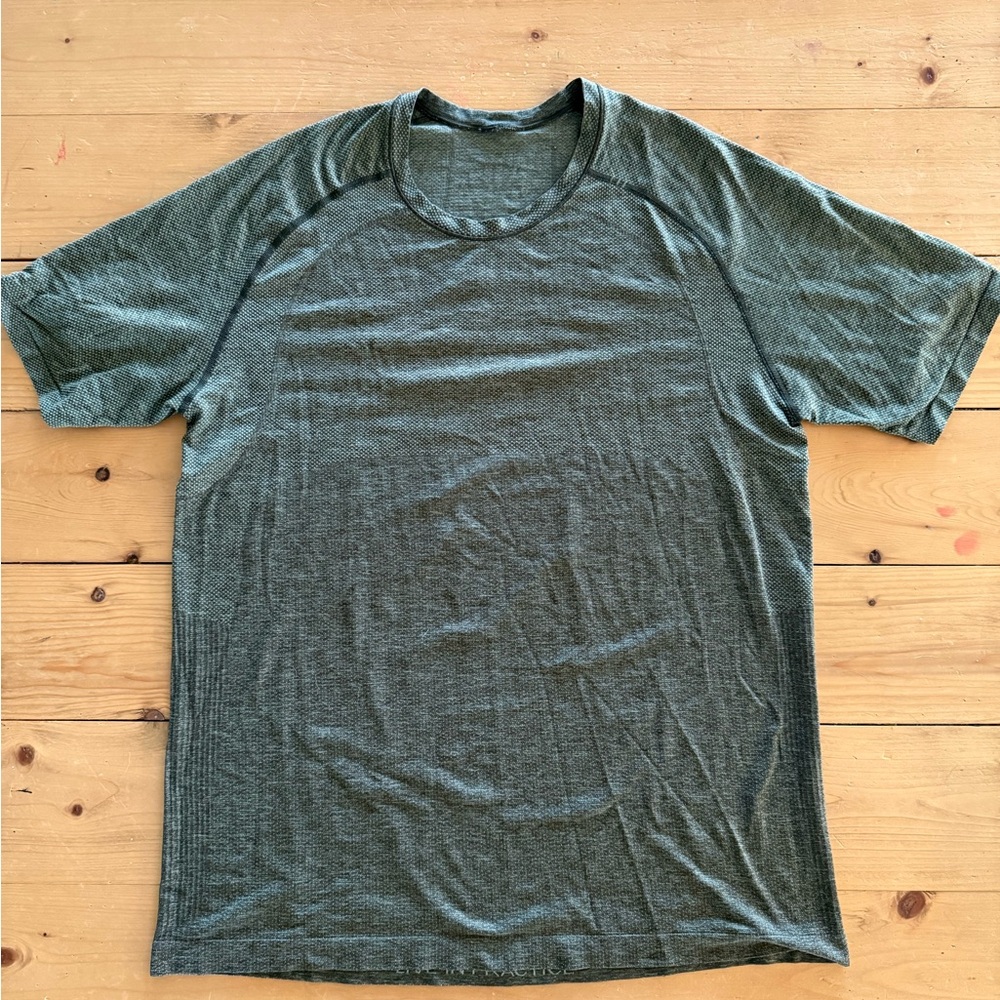 Lululemon men’s workout tee